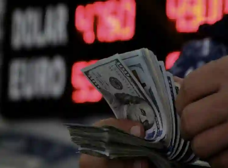 السعودية تبدء رسمياً تطبيق قيود وضوابط جديدة على حوالات المغتربين الى هذه الدول العربية 