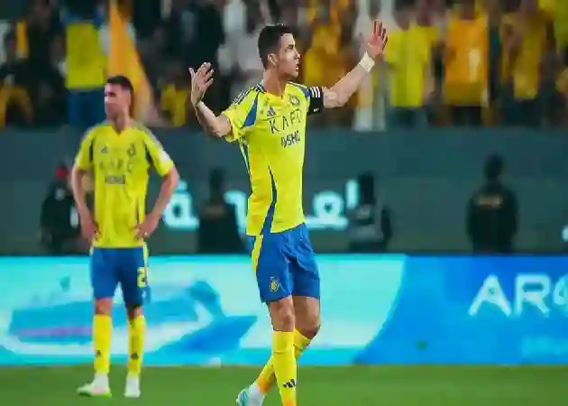 النصر يرد على تحركات فهد بن نافل في باريس