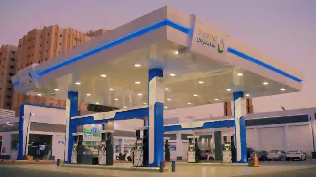 سبب اختلاف لون البنزين في محطات تعبئة البنزين في محطات المملكة