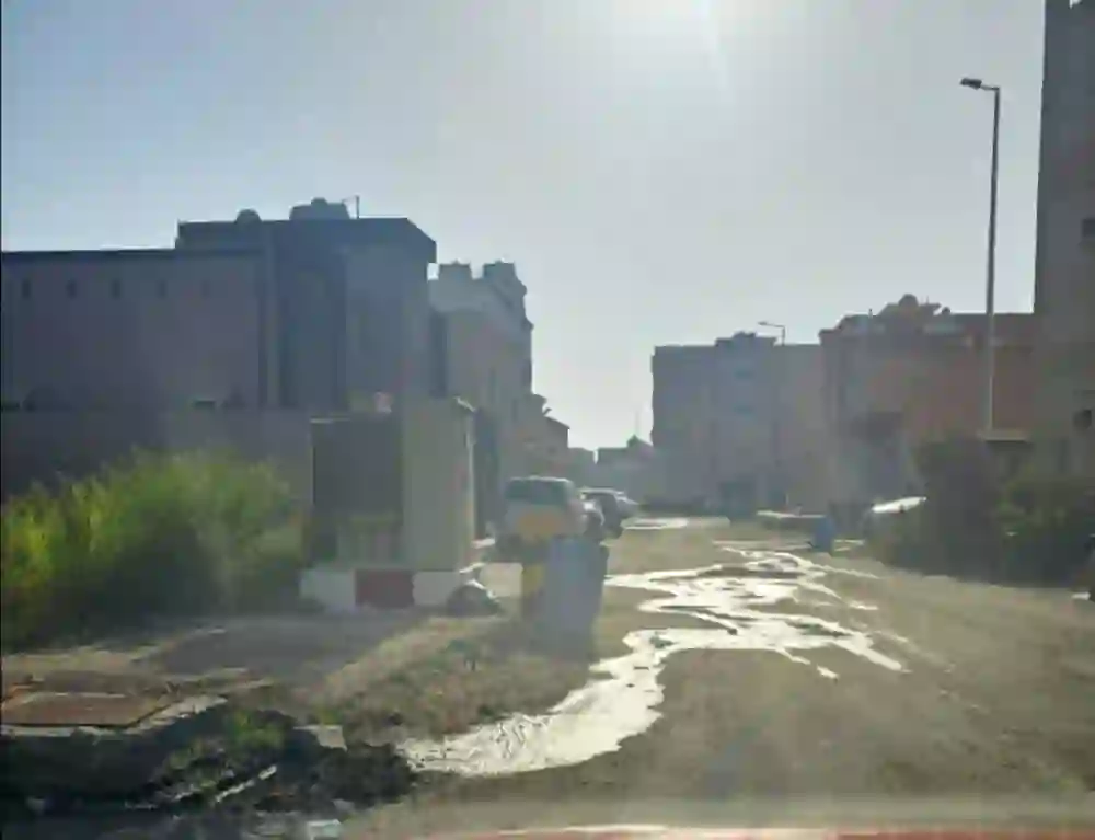 هذه الاحياء في جازان تغرق بسبب طفح المجاري 